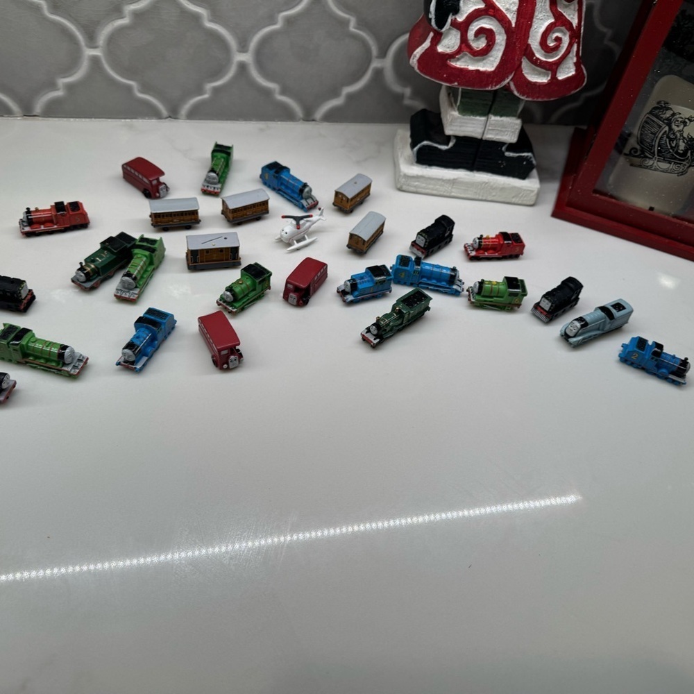 Lot of 28 Thomas the Tank Engine Mini Trains & Vehicles